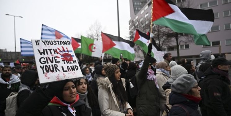 راهپیمایی  در برلین در حمایت از فلسطین و انزجار از تل‌آویو