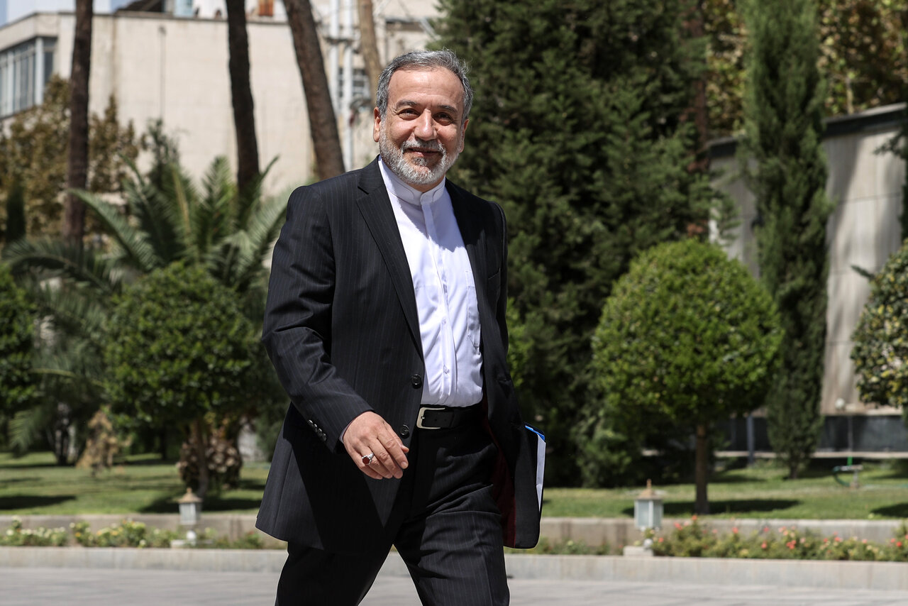 پشت پرده حملات هدفمند تندروها به عباس عراقچی/ بیاعتنایی دلواپسان به شرایط بحرانی پشت پرده حملات هدفمند تندروها به عباس عراقچی/ بیاعتنایی دلواپسان به شرایط بحرانی