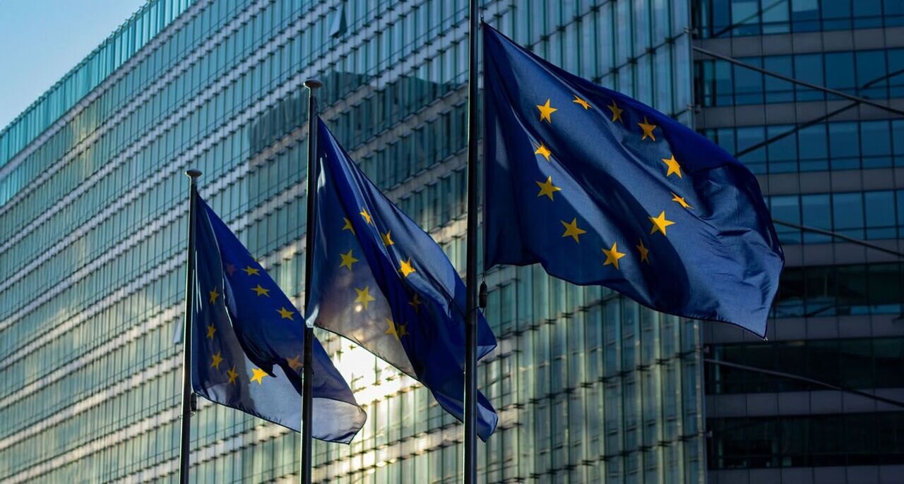 اتحادیه اروپا در اقدامی بیسابقه ۲۱۰ میلیارد یورو از داراییهای بانک مرکزی روسیه را مسدود کرد اتحادیه اروپا در اقدامی بیسابقه ۲۱۰ میلیارد یورو از داراییهای بانک مرکزی روسیه را مسدود کرد
