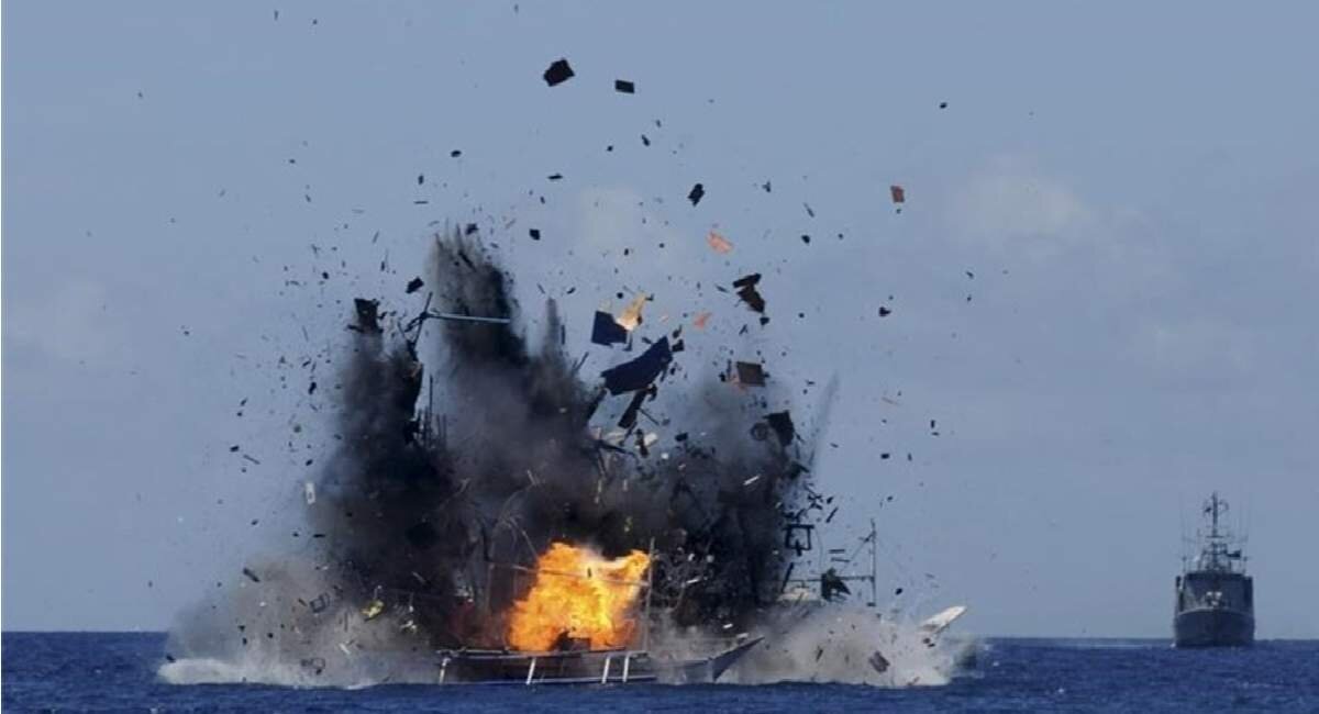 ببینید | حمله آمریکا به ۳ قایق به بهانه حمل مواد مخدر در آبهای بینالمللی ببینید | حمله آمریکا به ۳ قایق به بهانه حمل مواد مخدر در آبهای بینالمللی