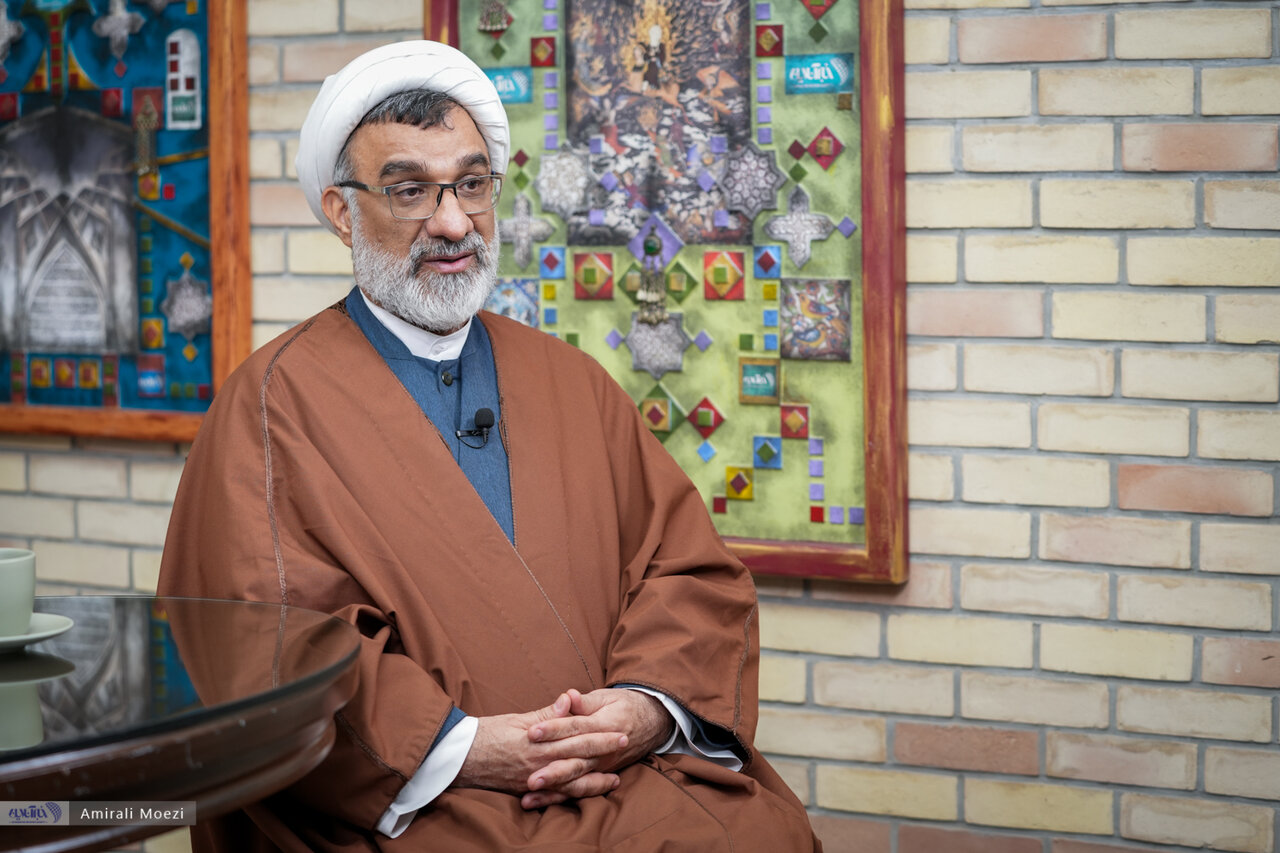 دبیر شورای عالی انقلاب فرهنگی: گاهی اوقات برخی جوانان میگویند به کافی شاپ برویم و قهوه ای مهمان ما باش دبیر شورای عالی انقلاب فرهنگی: گاهی اوقات برخی جوانان میگویند به کافی شاپ برویم و قهوه ای مهمان ما باش