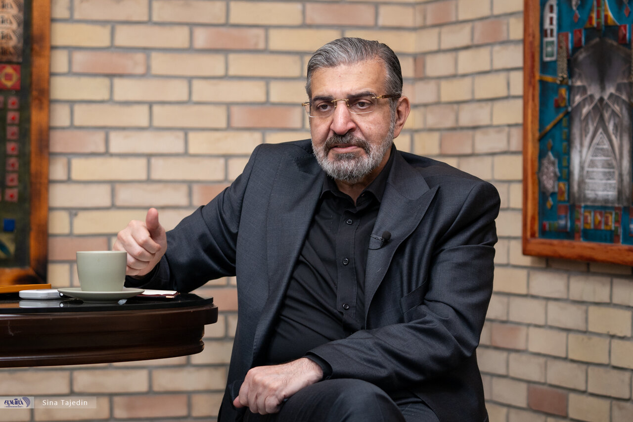 صادق خرازی: پزشکیان گلیم نخنمای فرش عشرتخانه را بیرون کشیده است/ در میان رؤسایجمهور، مظلومتر و صبورتر از او نداشته و نداریم صادق خرازی: پزشکیان گلیم نخنمای فرش عشرتخانه را بیرون کشیده است/ در میان رؤسایجمهور، مظلومتر و صبورتر از او نداشته و نداریم